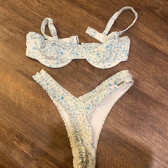 Blckbough Bikini - Picture 3 of 3